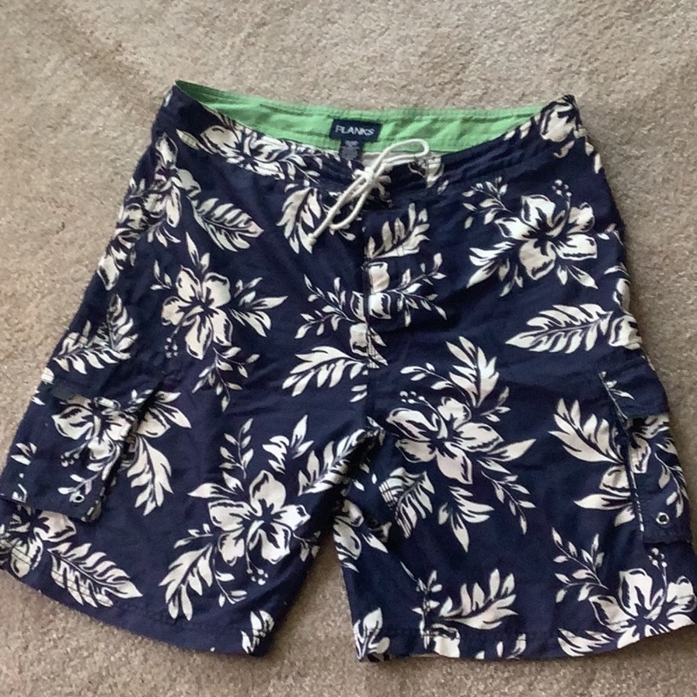 Planks boards shorts tropical navy blue size 38W with flowers velcro poc…